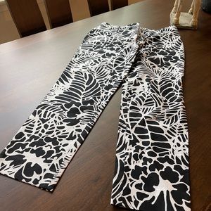 TALBOTS HAMPSHIRE PANT. Ankle length. Black and White floral. Size 8. LIKE NEW!!